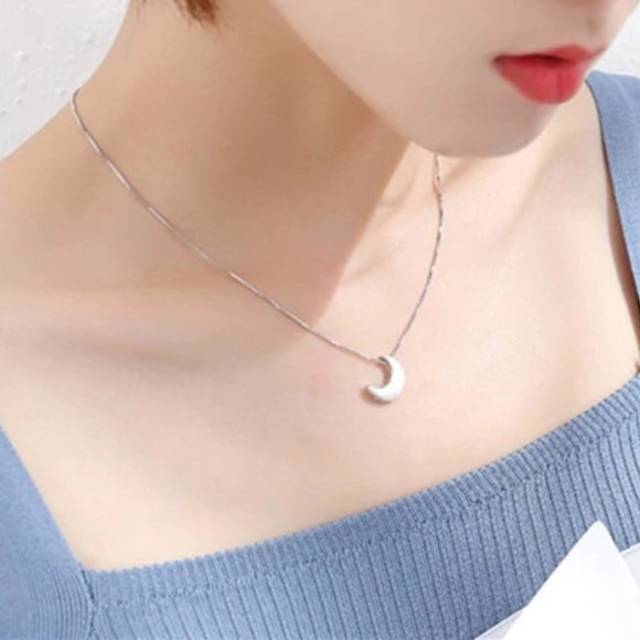 NEW 925 Sterling Silver Simple Moon Necklace - Picture 7 of 8